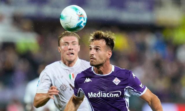 本赛季那不, 霍伊伦首秀, 卫冕冠军踢